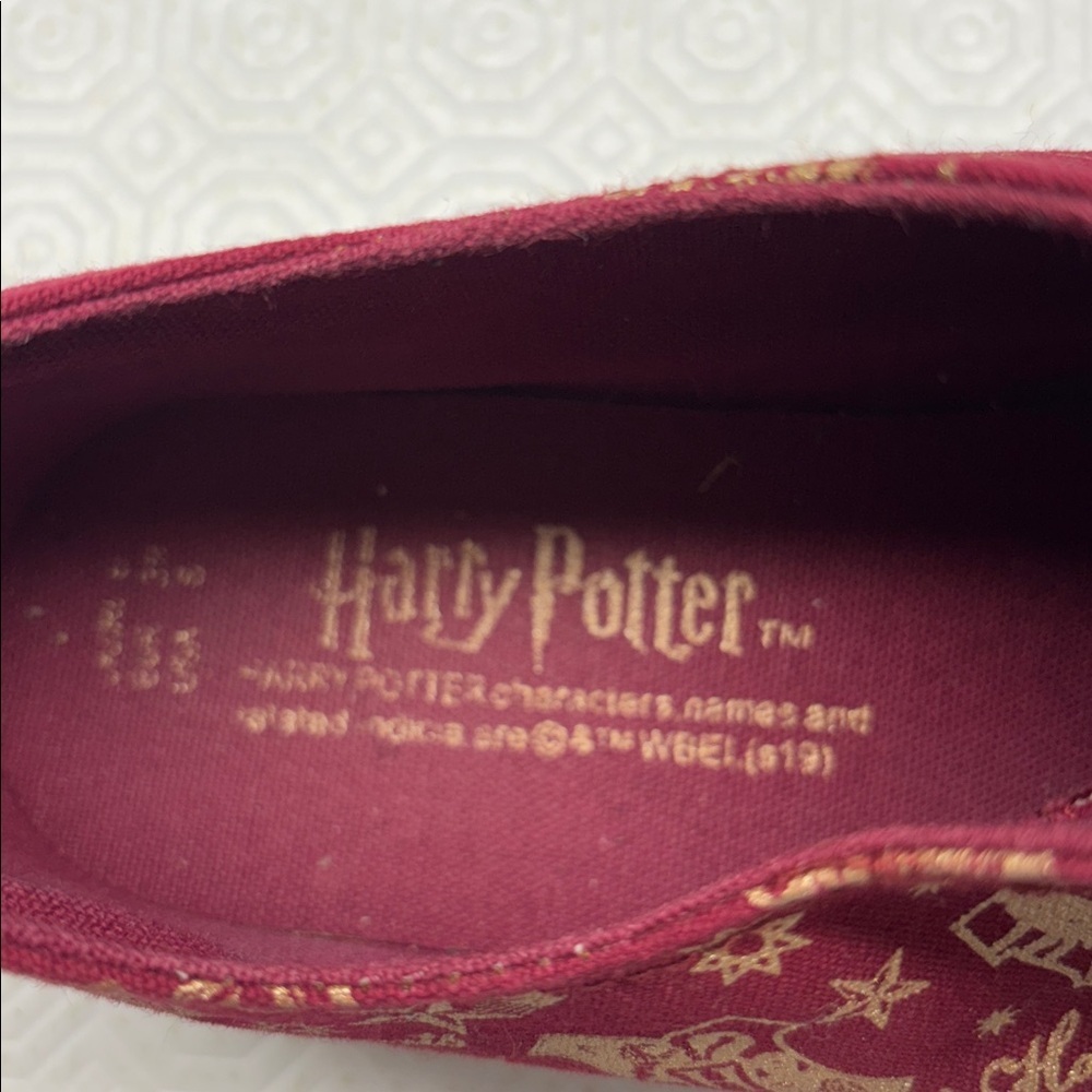 Harry Potter Hogwarts Canvas Low-Top Sneakers Size 8 Colour Burgundy - Picture 6 of 9